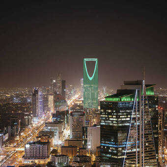 Blick auf Riyadh bei Nacht 