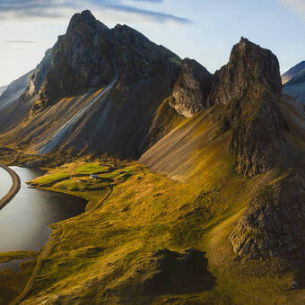 schroffe Ostfjorde bei Höfn, Südisland ©anyaberkut - stock.adobe.com