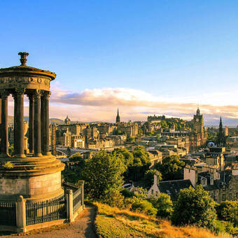 Blick von Carlton Hill über Edinburgh, Schottland ©evenfh - stock.adobe.com