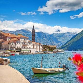 Das traumhaft gelegene Perast in der Bucht von Kotor  © JFL Photography - stock.adobe.com
