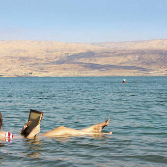 Baden im Toten Meer 