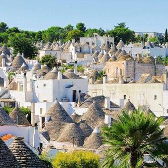 Trulli-Häuser in Alberobello, Apulien © LianeM - Fotolia