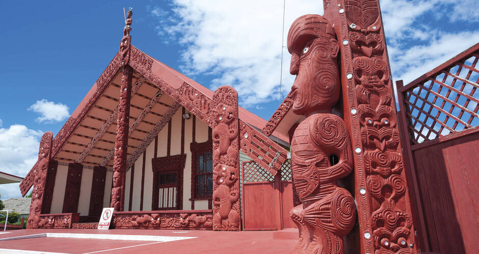 Ein "Marae", Versammlungshaus der Maori 