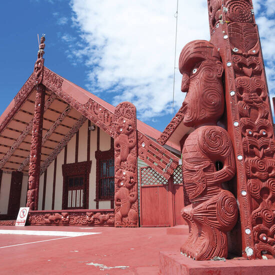 Ein "Marae", Versammlungshaus der Maori 