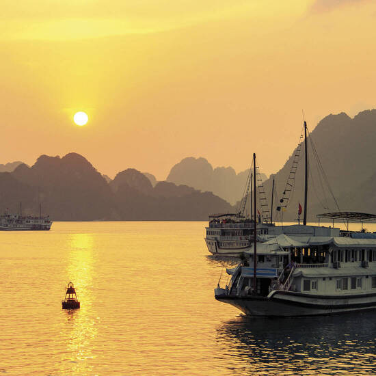 Sonnenuntergang in der Halong-Bucht 