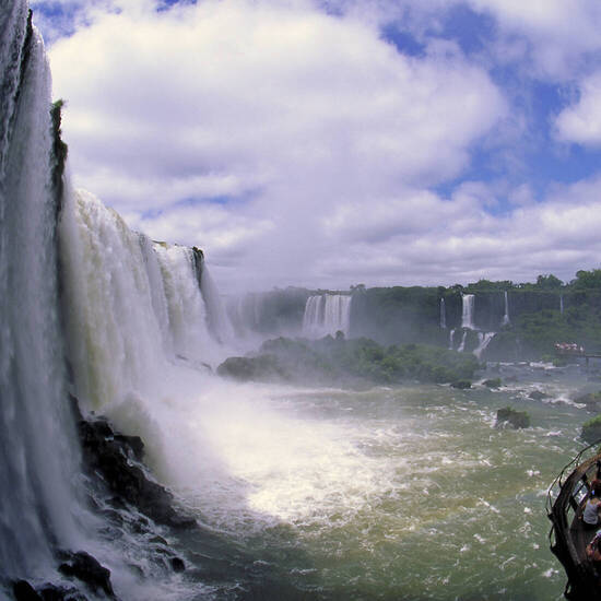 Die gigantischen Iguassu-Wasserfälle 