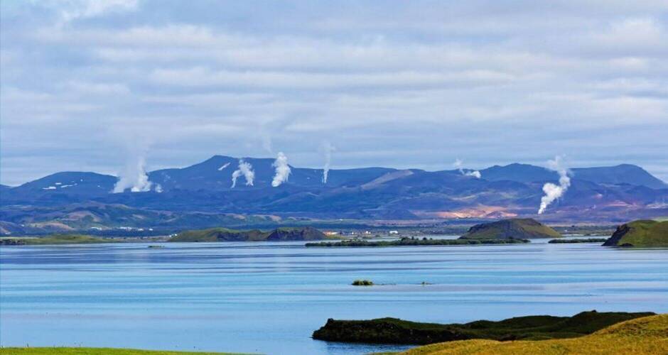 Vulkankrater im See Myvatn auf Island © Steffen Eichner - Fotolia
