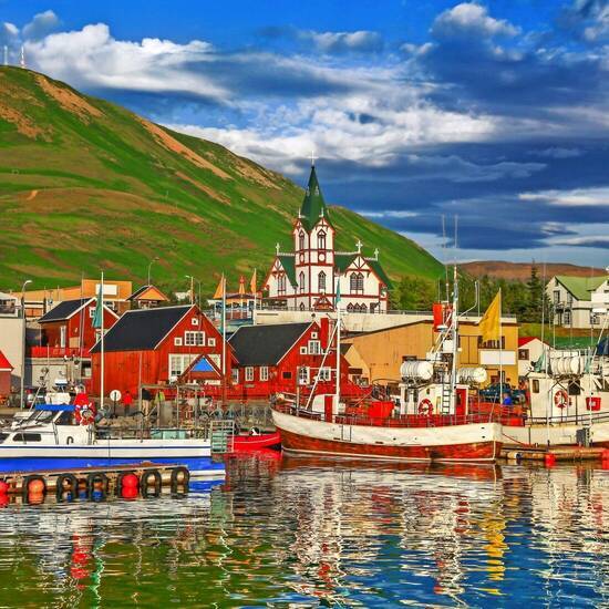 Historische Stadt Husavik bei Sonnenuntergang, Island © JFL Photography - stock.adobe.com