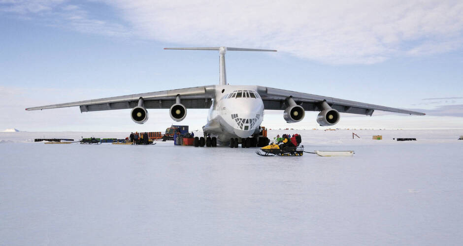 Mit einer Illjuschin zum Südpol 