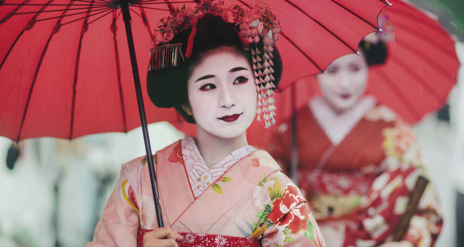 Japanische Mädchen in Kimonos 