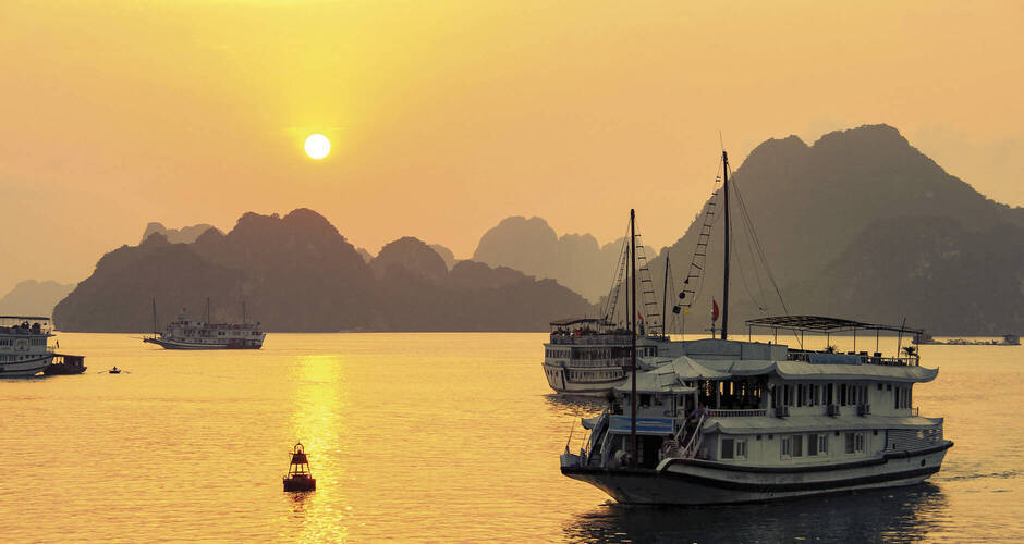 Sonnenuntergang in der Halong-Bucht 