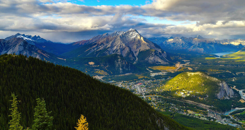 Blick auf Banff vom Sulphur Mountain ©I Viewfinder - stock.adobe.com