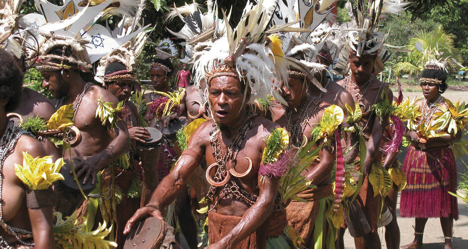Farbenprächtiges Masken-Festival 