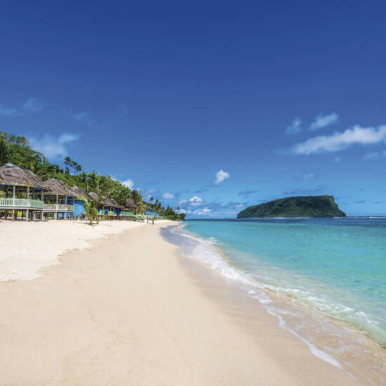 Weißer Strand an der Südküste von Upolu, Samoa 