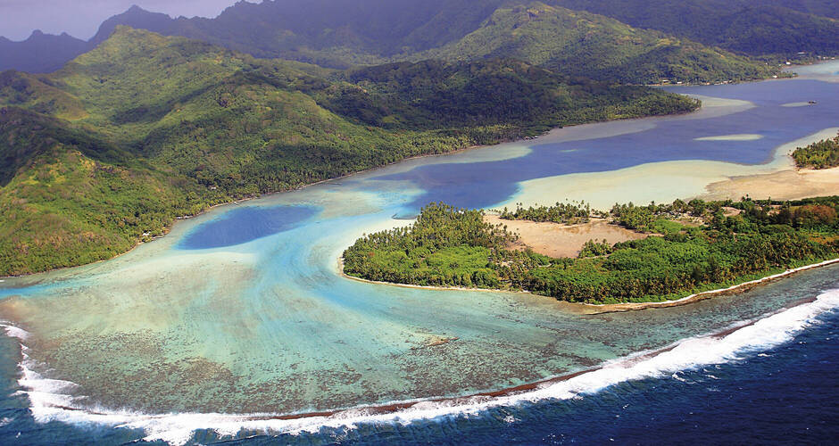 Im Anflug auf Huahine 