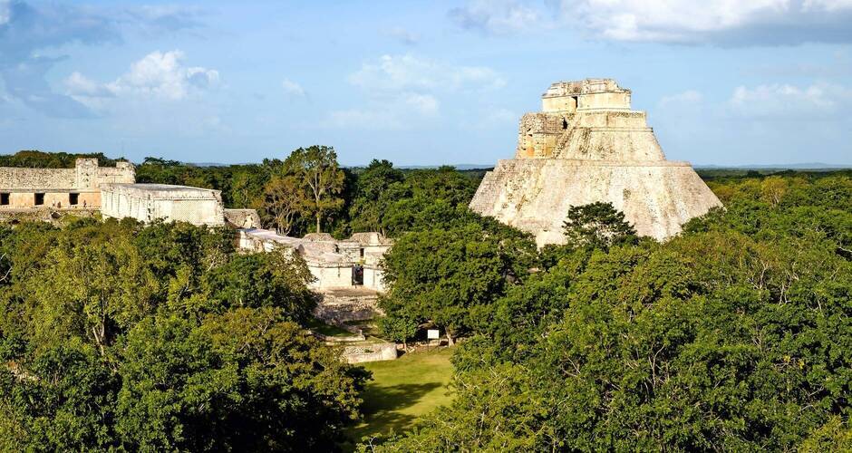 Ausgrabungsstätte Uxmal mit Pyramiden © Martin M303 - Fotolia
