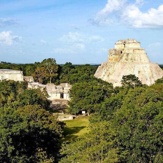 Ausgrabungsstätte Uxmal mit Pyramiden © Martin M303 - Fotolia