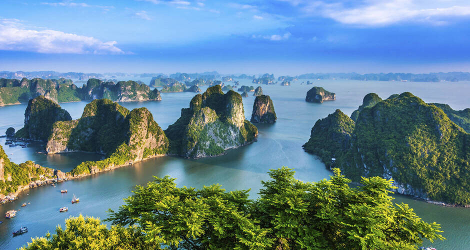Panoramablick auf die Ha Long Bucht 