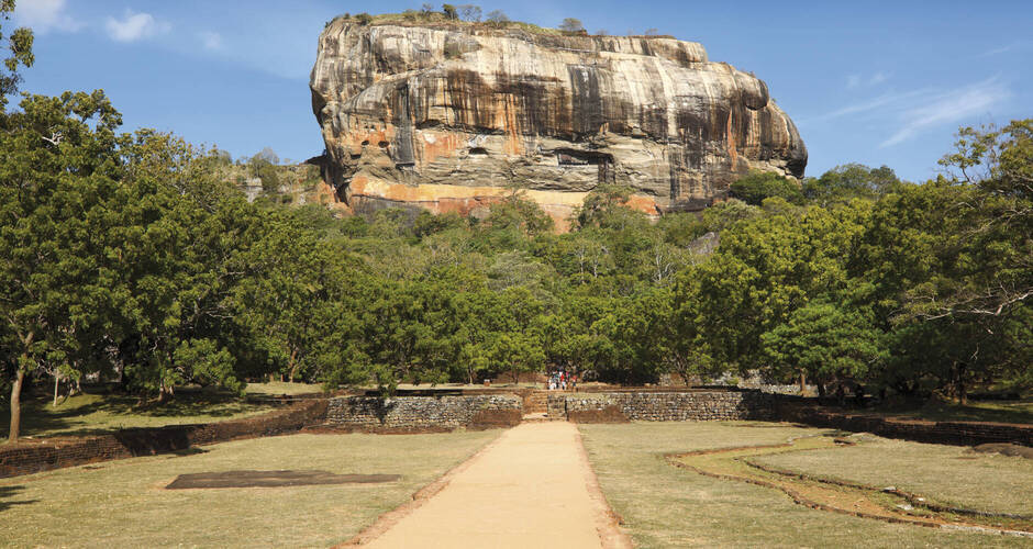 Blick zum Sigiriya-Felsen 