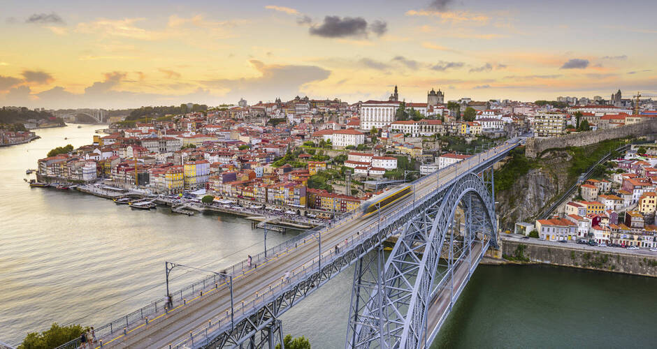 Porto mit der Brücke über den Douro 