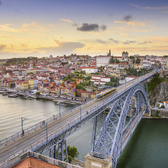 Porto mit der Brücke über den Douro 