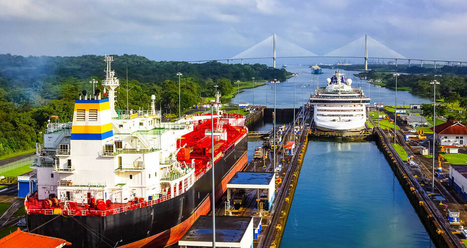 Blick auf den Panamakanal vom Kreuzfahrtschiff ©Solarisys - stock.adobe.com