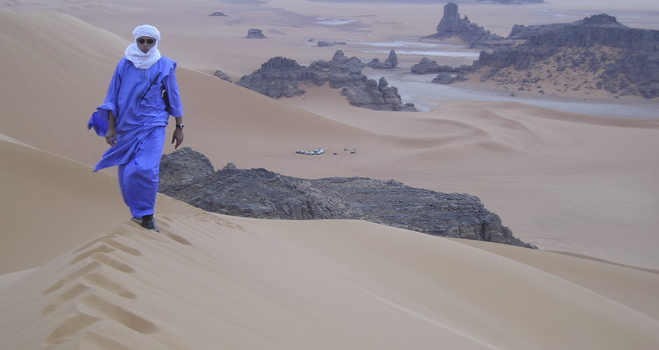 Tuareg in den Dünen der Sahara 