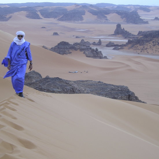 Tuareg in den Dünen der Sahara 