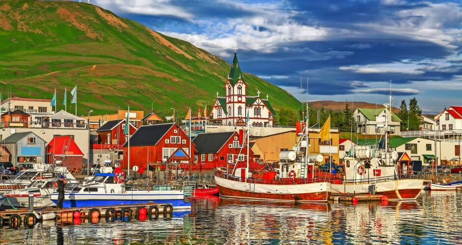 Historische Stadt Husavik bei Sonnenuntergang, Island © JFL Photography - stock.adobe.com