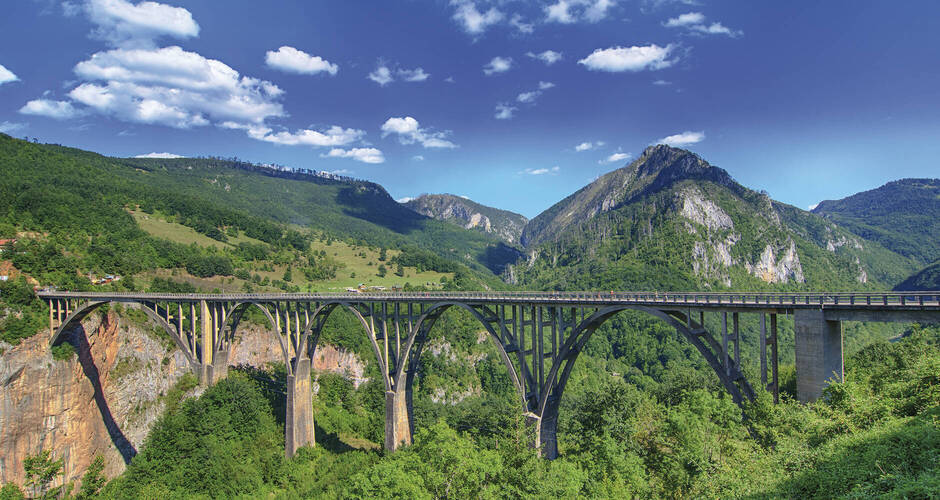 Tara-Brücke über den Canyon  