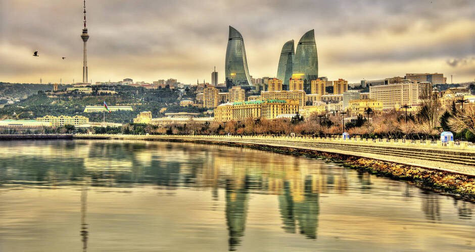Blick auf Baku am Kaspischen Meer 
