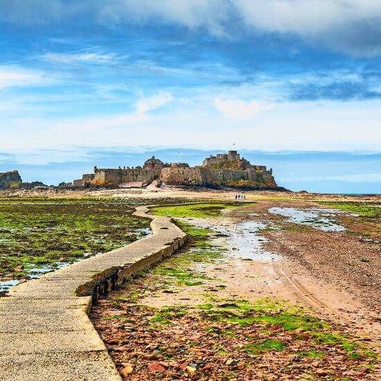 Elizabeth Castle vor der Küste von Saint Helier © allard1 - stock.adobe.com