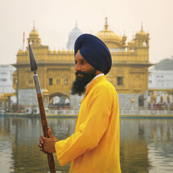 Sikh-Wärter am Goldenen Tempel in Amritsar 