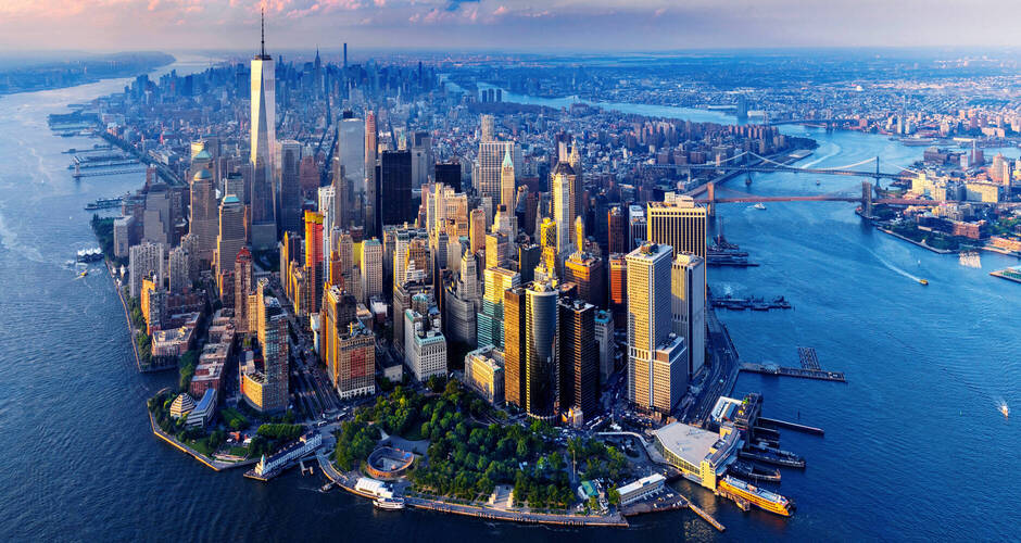 Luftaufnahme über Manhattan in New York City © Earth Pixel LLC. - stock.adobe.com