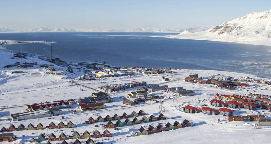 Blick auf den Hauptort Spitzbergens, Longyearbyen 