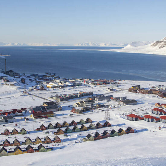 Blick auf den Hauptort Spitzbergens, Longyearbyen 