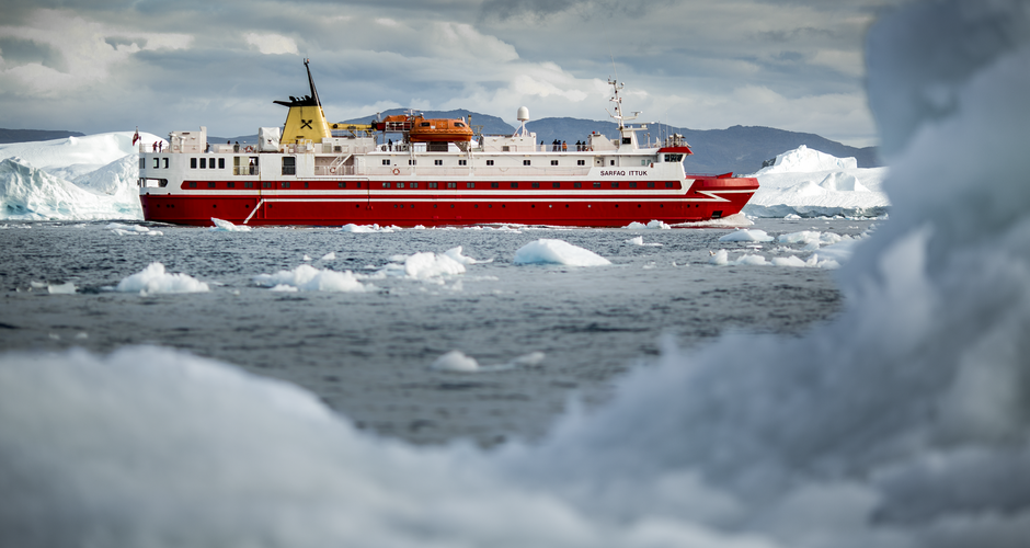  Küstenschiff MS SARFAQ ITTUK in der Diskobucht Photo by Mads Pihl - Visit Greenland