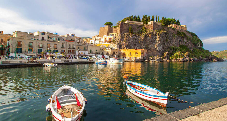 Hafen von Lipari © johnkruger1 - stock.adobe.com
